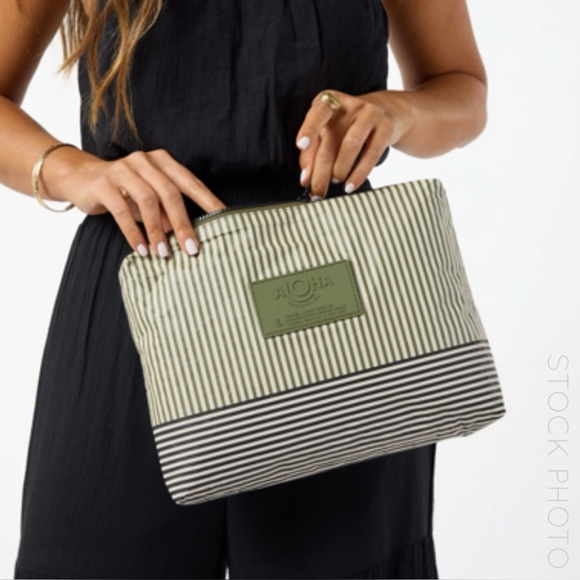 ALOHA Collection Mid Pouch - Picture 2 of 7